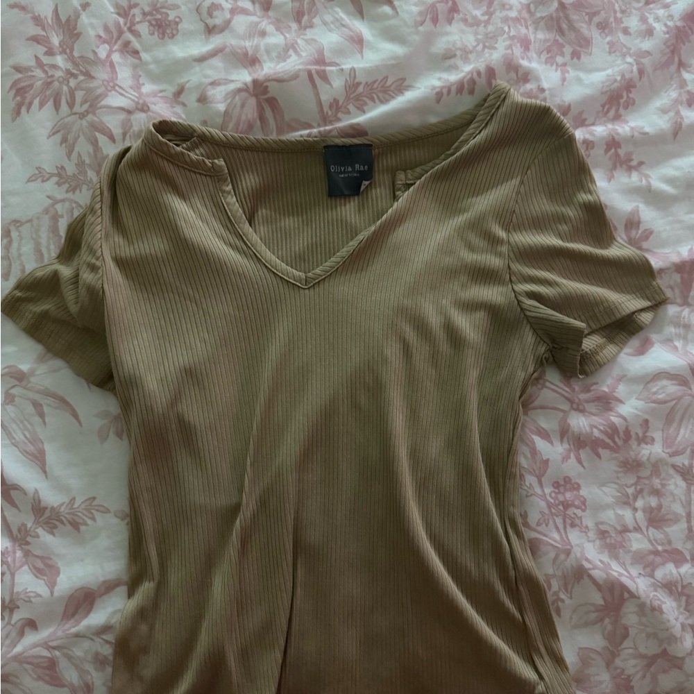 Olivia Rae Women's Brown Ribbed V-Neck Tee